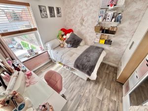 Bedroom- click for photo gallery